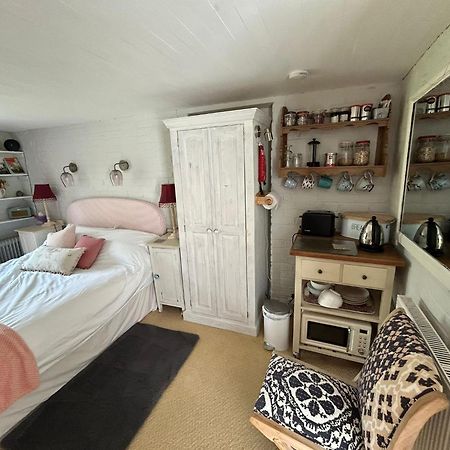 Cosy Cottage Ground Floor Bedroom Ensuite With Private Entrance Chichester Ngoại thất bức ảnh