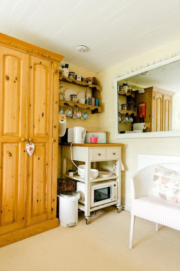 Cosy Cottage Ground Floor Bedroom Ensuite With Private Entrance Chichester Ngoại thất bức ảnh