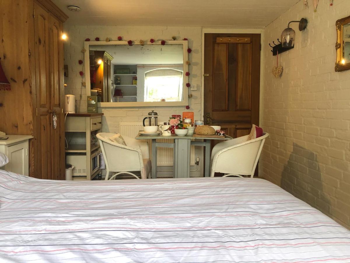 Cosy Cottage Ground Floor Bedroom Ensuite With Private Entrance Chichester Ngoại thất bức ảnh